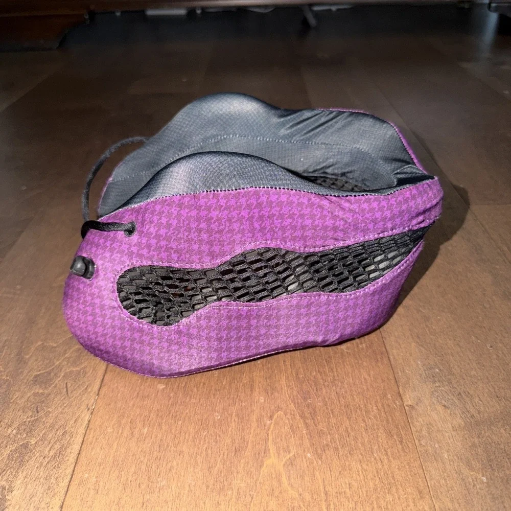 Cabeau Long Haul Flight Cooling Travel Neck Pillow Evolution Cool Purple Used